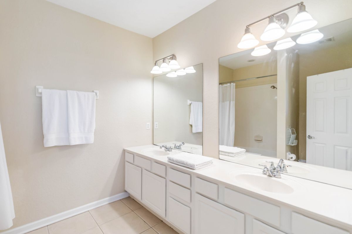 Building Photo - 5038 Tideview Cir