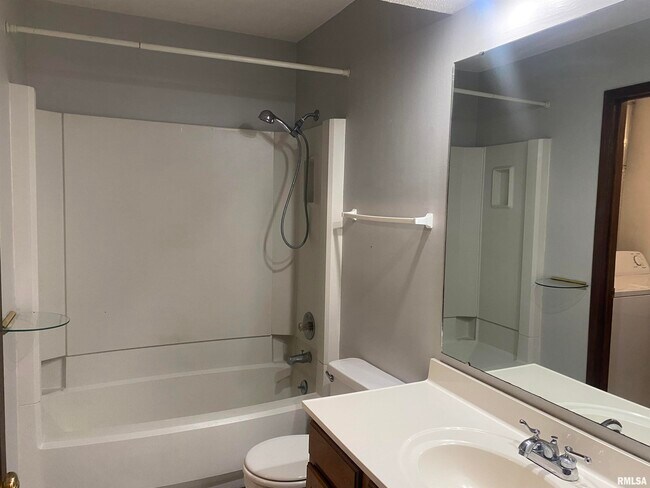 Building Photo - 3240 Parkwild Dr