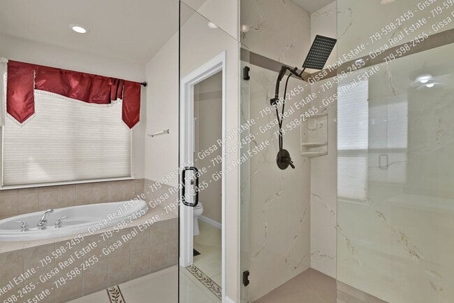 Building Photo - This beautiful 4 bedroom, 3 1/2 bathroom, ...
