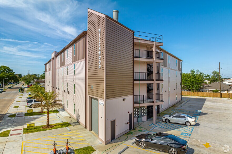 Lafreniere Living 1 bedroom & 2 bedroom 2900 Wytchwood Dr Metairie