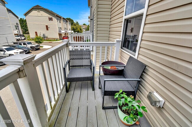 Building Photo - 605 Bayside Ct