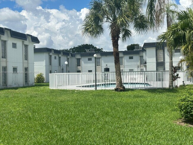 Building Photo - 7215 SW 94th Pl