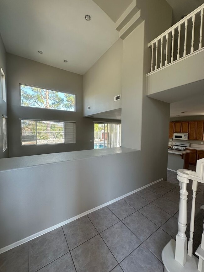 Building Photo - Beautiful Lake Hills Home with Sparkling Pool – A Must See!