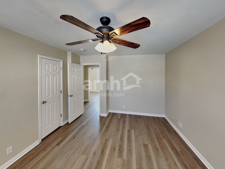 Building Photo - 1538 N 200 W