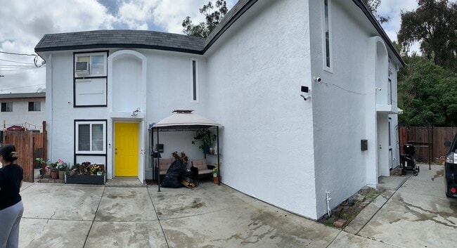 Building Photo - 4662 Home Ave