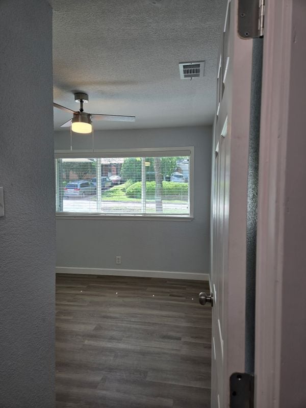 Building Photo - 2647 Springvale Dr