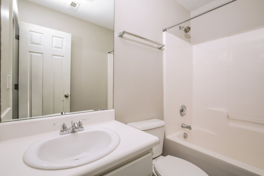 Building Photo - 2007 Gushing Dr