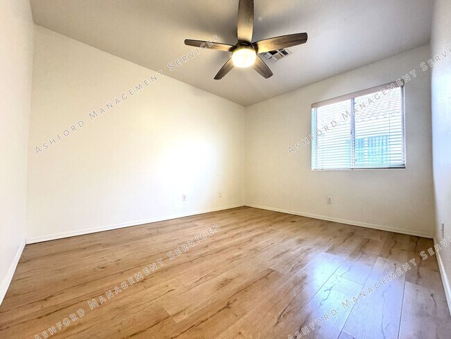 Building Photo - ***MOVE IN SPECIAL!*** BEAUTIFUL 3 BEDROOM...
