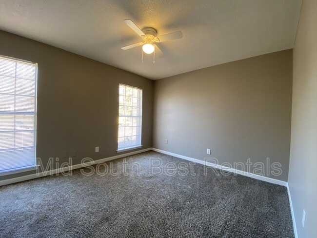Building Photo - 735 Farris Rd