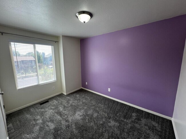 Building Photo - 218 W 900 S St