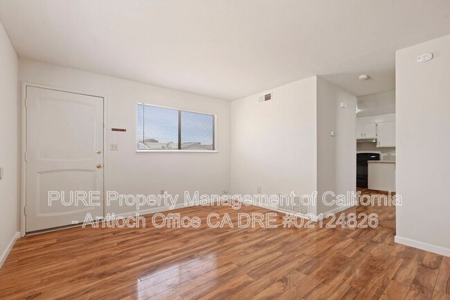 Building Photo - 908 Minaker Dr