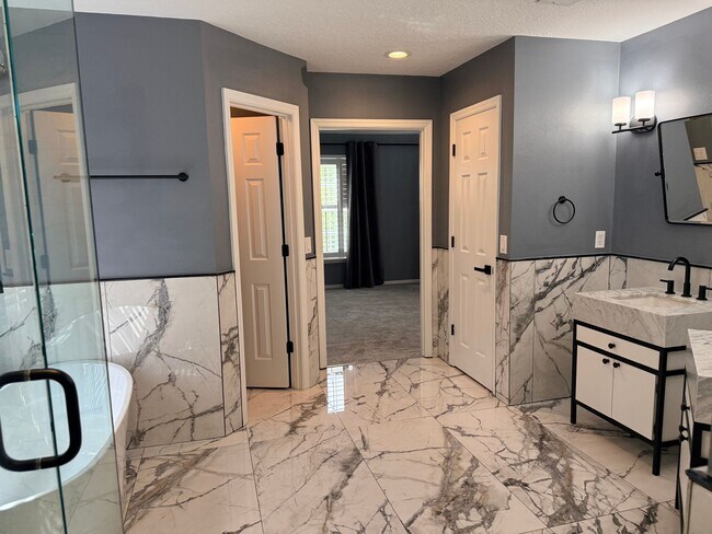 Building Photo - 603 Canne Pl