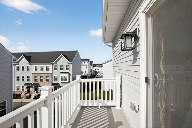 Building Photo - Beautiful 3 Bedroom, 2.5 Bath Bridgeport T...