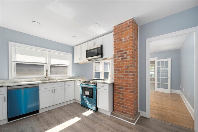 Building Photo - 97 11th St