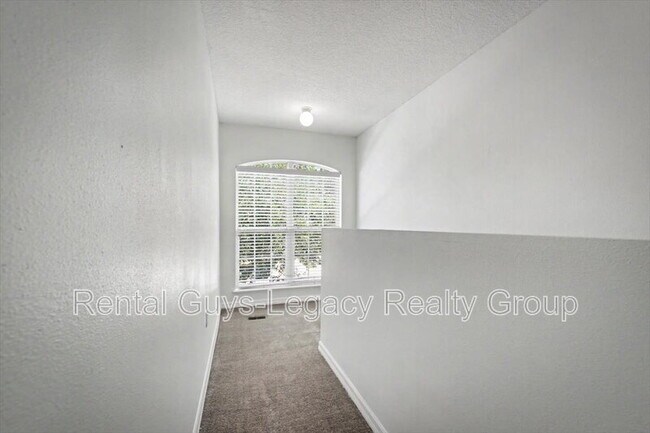 Building Photo - 7414 Palm Hills Dr