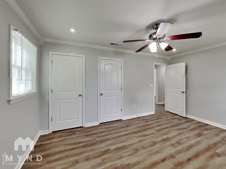 Building Photo - 1434 Oak Forest Way SE