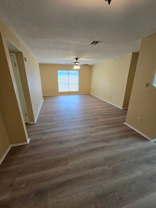 Building Photo - 5669 Birchmont Dr