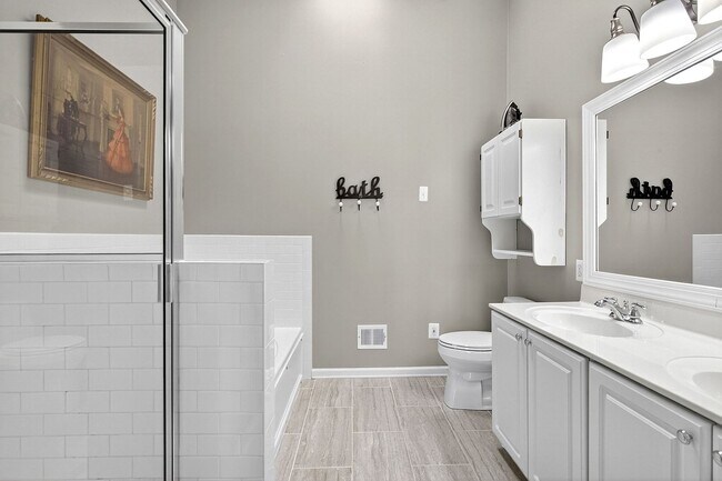 Building Photo - Charming Limestone Hills West Townhome - C...