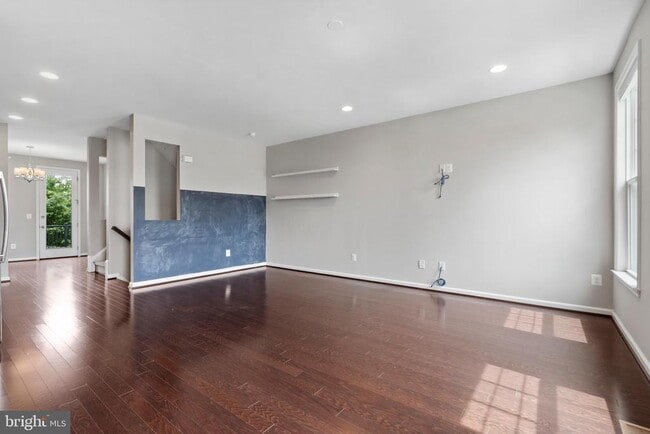 Building Photo - 42298 Lancaster Wds Sq