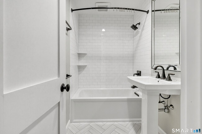 Building Photo - 245 Unquowa Rd