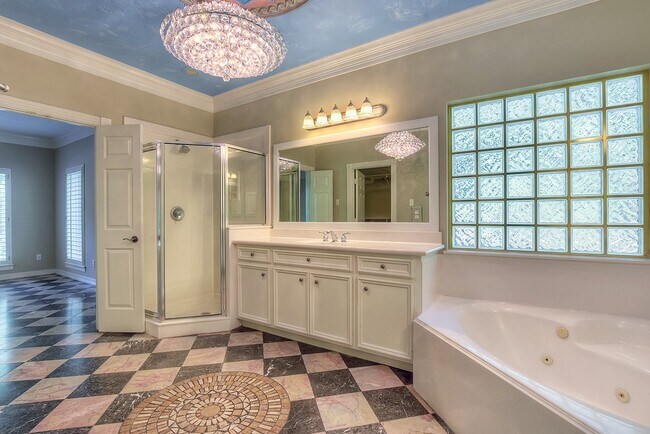 Building Photo - 10819 Lake Windcrest Blvd