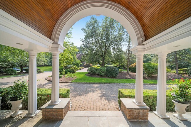 Building Photo - 787 Peach Tree Ln