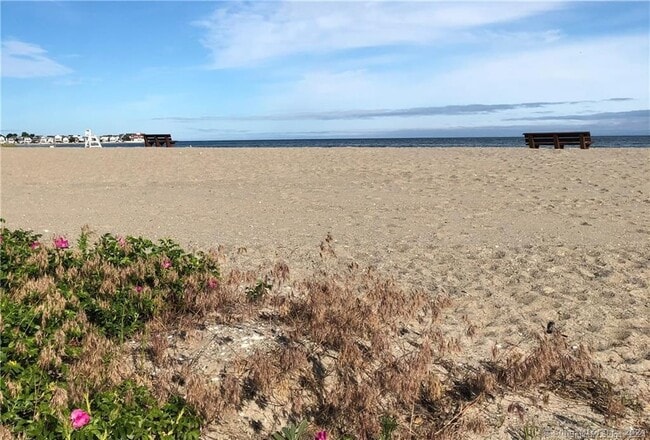 Building Photo - 31 Daggett St