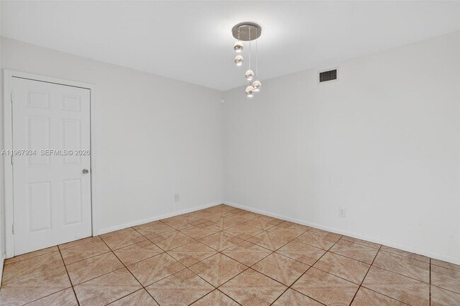 Building Photo - 347 Ives Dairy Rd