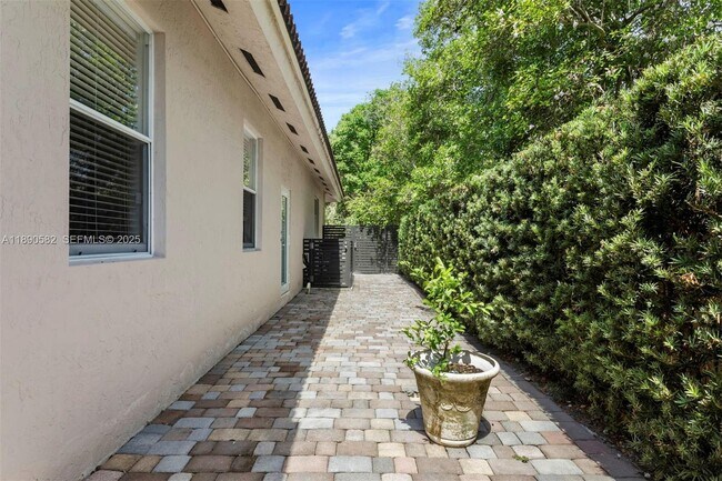 Building Photo - 9339 SW 98th Pl