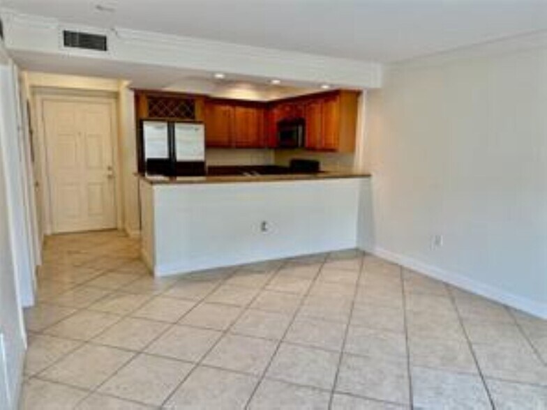 Building Photo - 151 NE 16th Ave