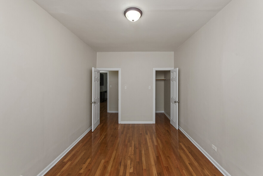 Building Photo - 3751 W Sunnyside Ave