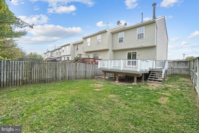 Building Photo - Spacious Newly Renovated Basement with Pri...