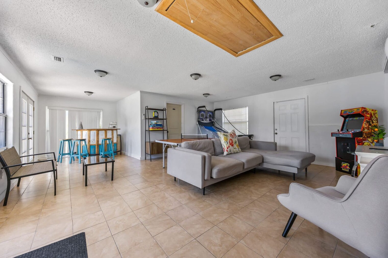 Building Photo - 1795 Dogwood Dr
