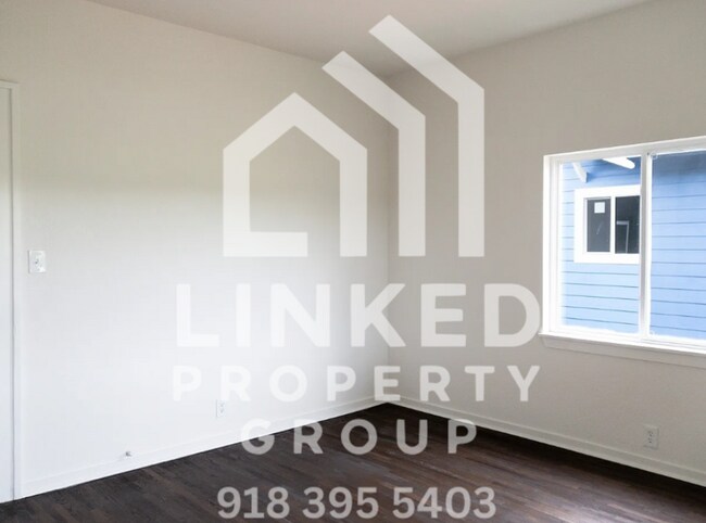 Building Photo - Beautifully Updated 3-Bedroom Home Near Downtown Tulsa