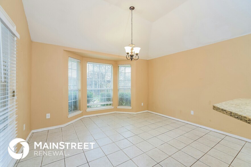 Building Photo - 536 SW 154th Ct