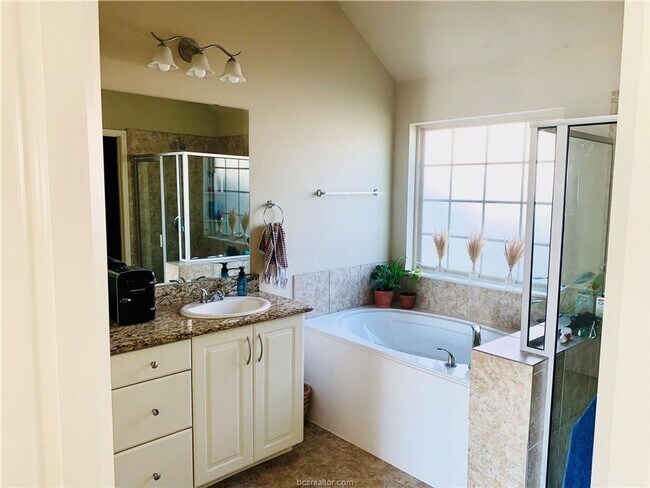 Building Photo - Available NOW! 3/2 in highly desirable Creek Meadows!!