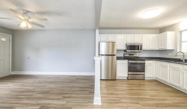 Building Photo - 609 Nixon St