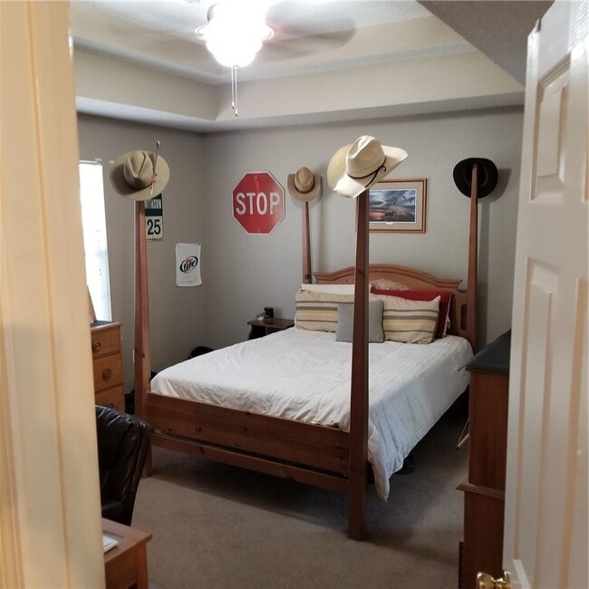 Building Photo - 1827 N Pine Crest Ave