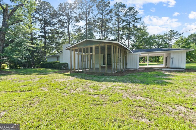 Building Photo - 223 Brookwood Dr