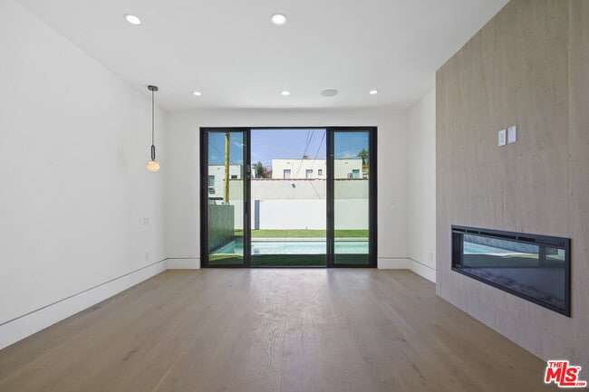 Building Photo - 1161 Stearns Dr