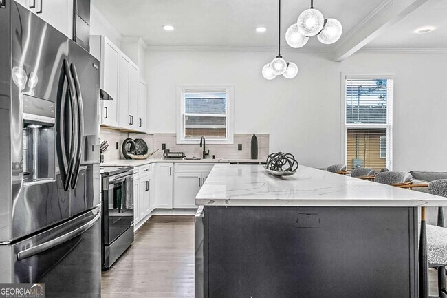 Building Photo - 620 Echo St NW