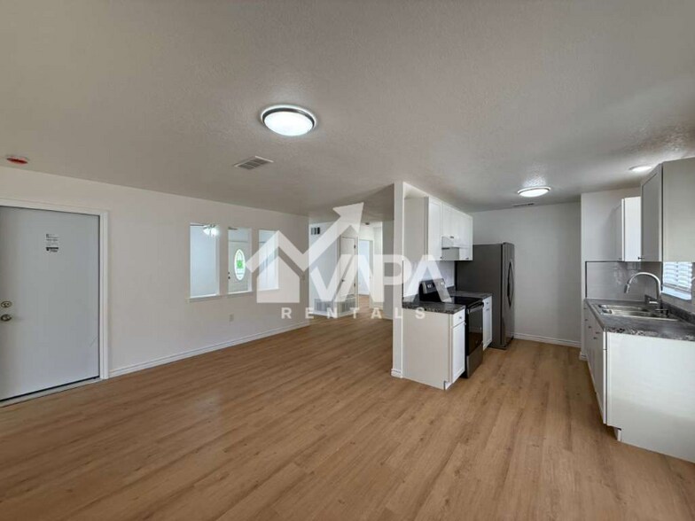 Building Photo - 7814 Hollow Oak