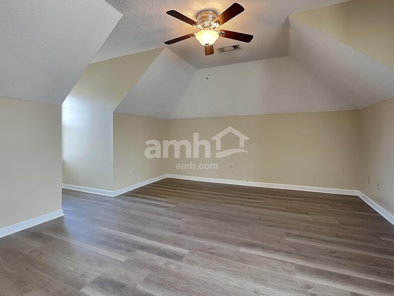 Building Photo - 7986 Oak Pebble Cv
