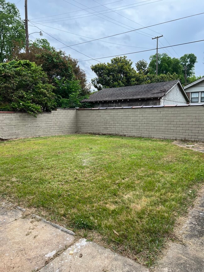 Building Photo - 631 9th Ct S