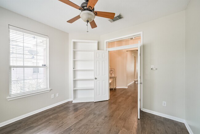 Building Photo - 22015 Falvel Dr