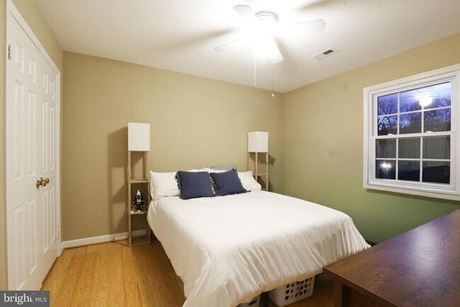 Building Photo - 7966 Hidden Bridge Dr