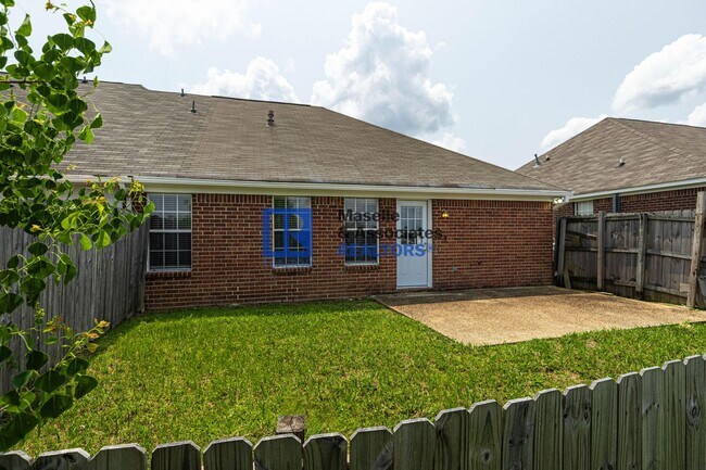 Building Photo - 2 Bed 2 Bath Near the Reservoir