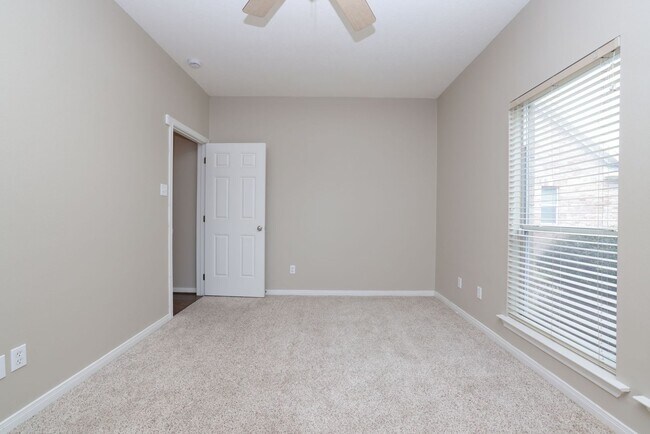 Building Photo - 105 Lawrence Marshall Dr
