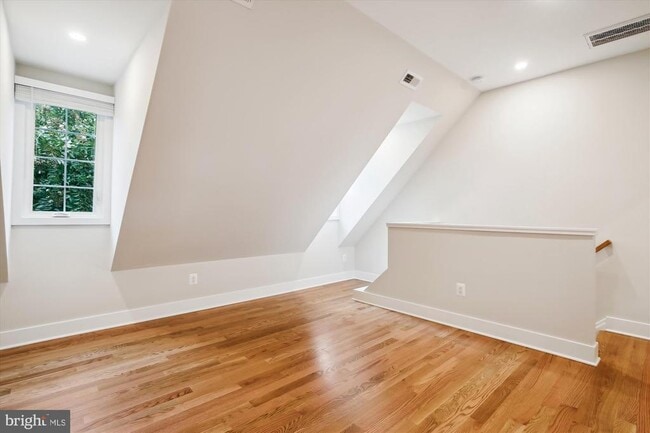 Building Photo - 3414 S Stafford St