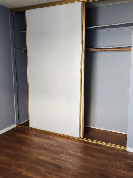 Building Photo - 4433 W 133rd St